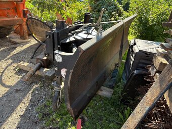 Predám radlicu na sneh na traktor bager - 4