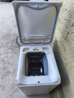 Predám práčku Elektrolux z hora plnenu - 4