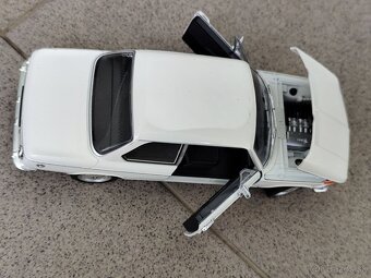 Predám BMW 2002 ti - NOVÝ, KOVOVÝ MODEL ( OTVÁRATEĽNÉ DVERE - 4