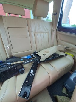 Krémové sedačky VW Touareg 7l - 4