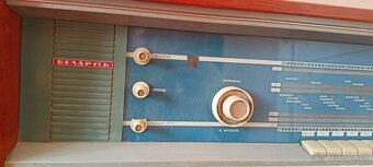 Starožitné rádio s gramofónom Belarus - 4