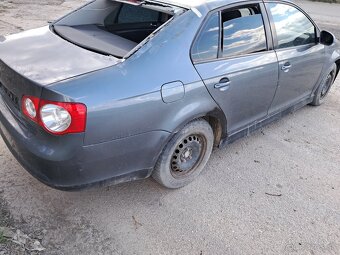 Rozpredam volkswagen jetta na diely - 4
