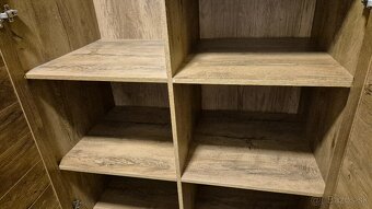 Šatníková skriňa + skriňa GRÁTIS - 4