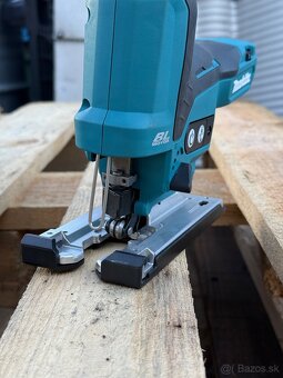 AKU priamočiara píla Makita - 4