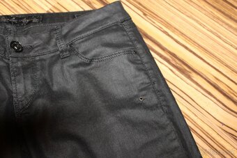 Čierne nohavice Guess v. 28 - 4