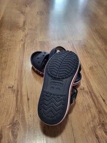 Crocs clogs a sandále - 4