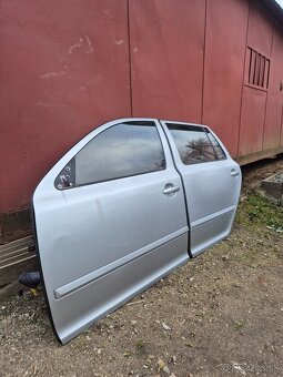 Predám dvere na Škoda Octavia II 2 kód farby 9156 strieborné - 4