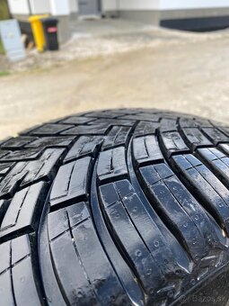 Predám celoročne pneu zn. Pirelli 235/50R18 - 4