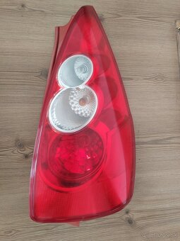 Mazda 5 zadné svetlá - 4