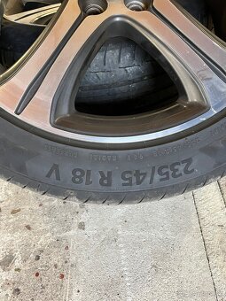 R18 235/45 Pegueot - 4