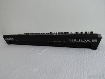 predam syntezator YAMAHA MODX - 4