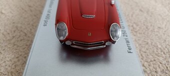 Predám model Ferrari 250 GT Lusso Speciale 1:43 Kess - 4