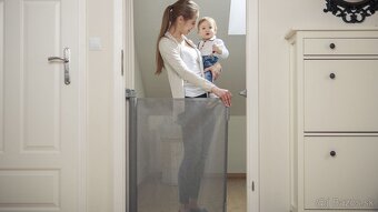 Detská bezpečnostná zábrana Lionelo TULIA sivá - 4