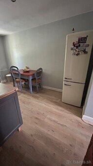 Na predaj pekný prerobený , zariadený 2,5 izb.byt - 4