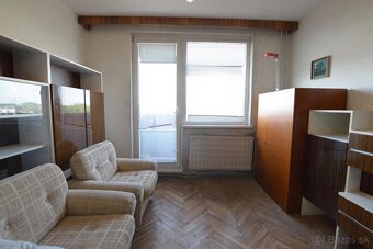 NA PREDAJ 1 IZBOVÝ BYT S BALKÓNOM V MESTE NOVÉ ZÁMKY - 4