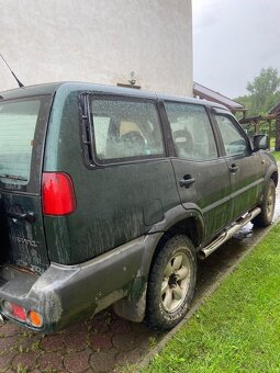 Nissan terrano 2 2.7 - 4