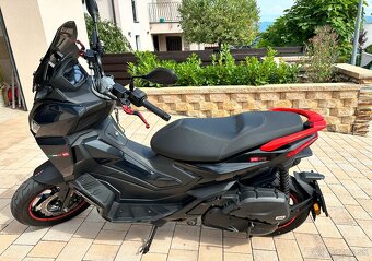 Aprilia SR GT 125 - 4