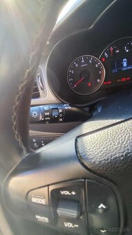 Kia carens - 4