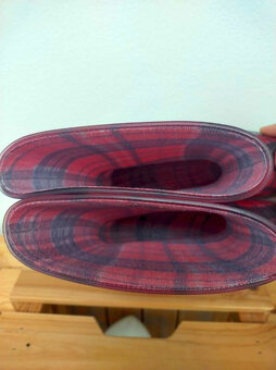 červene kockovane topanky gumáky Demar - 4