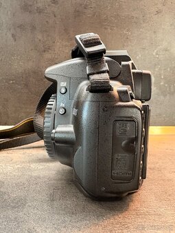 Predám Nikon D5000 + monopod ZADARMO - 4