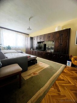 Slnečný, veľký 3 izbový byt s balkónom, Okružná ul., Levice - 4