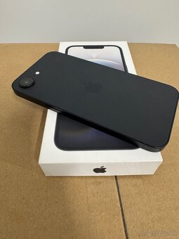 iPhone 16e 128 GB – Čierny - 4