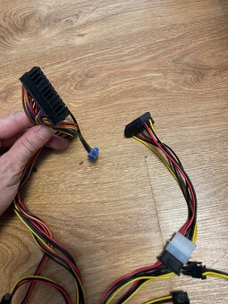 Predám zdroj ATX Modecom 400w - 4