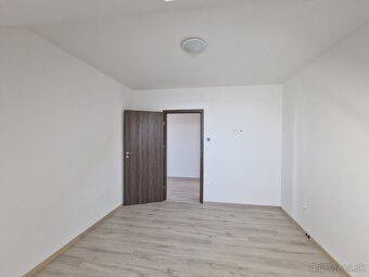 3 izb. byt, 65m2 v Seredi na prenájom - 4