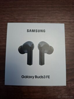 Samsung Galaxy Buds 3 FE a Samsung Galaxy Fit 3 - 4