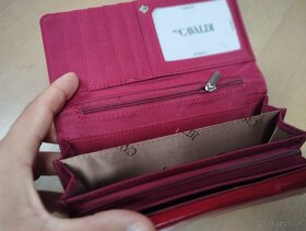 Dámska červená priestranná peňaženka - 4