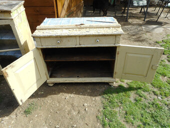 starožitný kredenc na zrekonštruovanie - 4