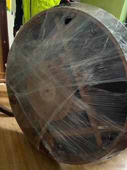 Masívny okrúhly stol - 4