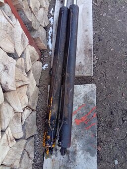 Predám tieto 2 dvojčinné rovnaké piestnice - 4