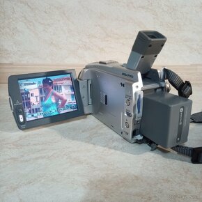 Sony DCR-HC85E polo-profesionalna kamera na MINI DV v TOP - 4