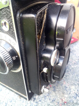Yashica D - 4
