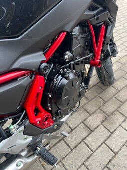 Kawasaki Z650 červená - 4