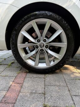 Škoda 235/45 r18 - 4