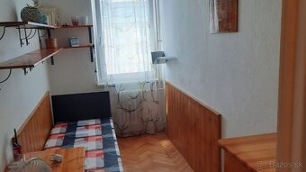 Predmetom prenájmu je 2 izbový byt na Piešťanskej ulici Brat - 4