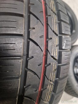 Rezervy Ford - nepoužité - 2x R15 a 1x R14 - 4