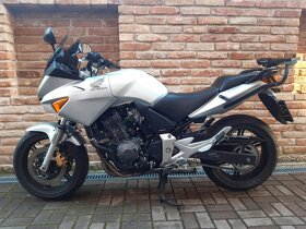 Motocykel Honda CBF 600 - 4