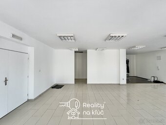 Na prenájom obchodný priestor na Podzámskej ul. pri tržnici - 4