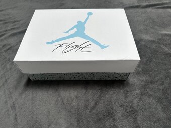 Jordan 4 University blue - 4