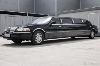 LINCOLN TOWN CAR LIMOUSINE - 4