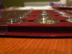 Kufríky a platá na pamätné 2€ mince - 4