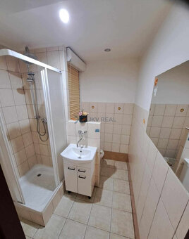 Svetlý 1 izbový zrekonštruovaný byt s balkónom - 4