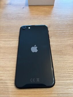 Predám iPhone SE 2020 - 64GB Black - 4