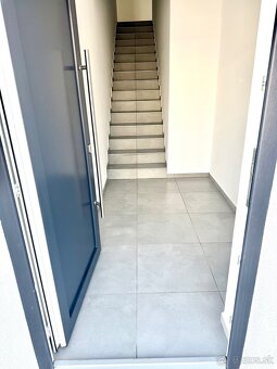 Trojizbový byt s balkónom - 4