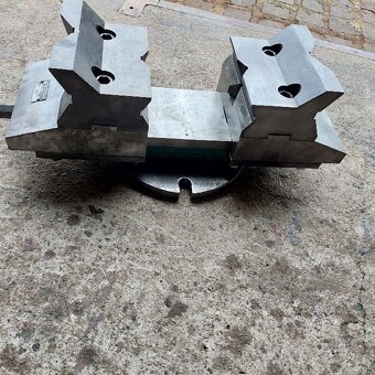 Prizmový , prizmatický zverák - 4