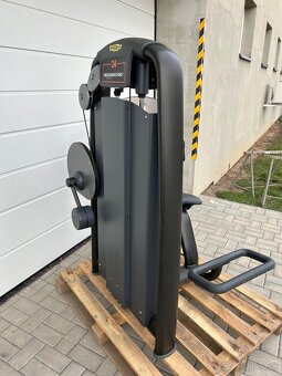 Stroj na brucho Technogym Selection Black Edition - 4