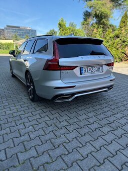 Predám Volvo V60 R DESIGN, AWD, AT8, r.v. 2020 - 4